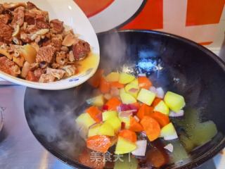 咖喱牛肉炖土豆的做法步骤：22