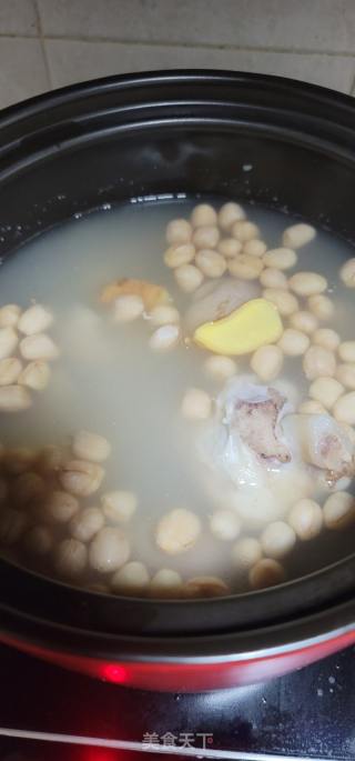 花生莲子猪蹄汤的做法步骤：7
