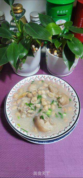花生莲子猪蹄汤的做法步骤：8