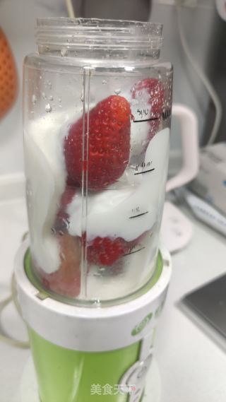 草莓酸奶慕斯的做法步骤：3