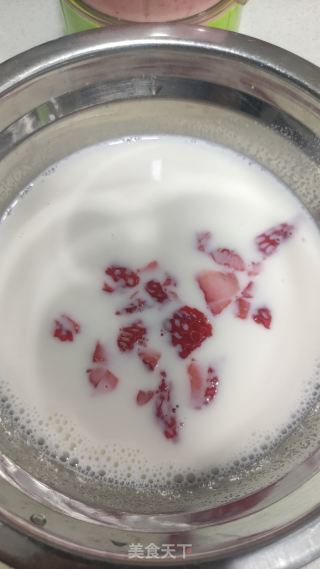 草莓酸奶慕斯的做法步骤：9