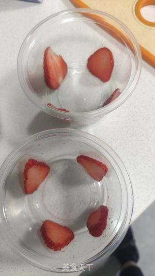 草莓酸奶慕斯的做法步骤：11