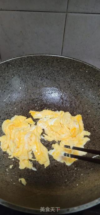 香菜炒鸡蛋的做法步骤：7