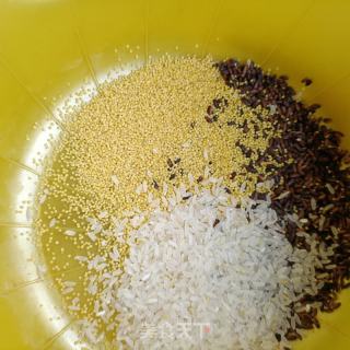 燕麦三米粥的做法步骤：1