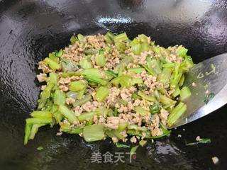 莙荙菜杆炒肉沫的做法步骤：3