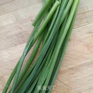 木耳精肉炒韭苔的做法步骤：1
