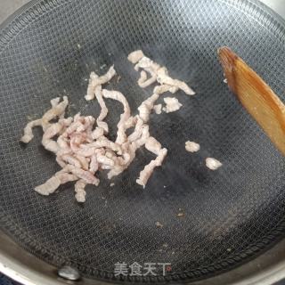 木耳精肉炒韭苔的做法步骤：6
