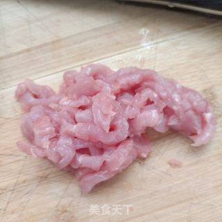 木耳精肉炒韭苔的做法步骤：3