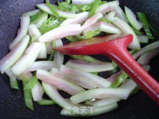 青椒炒西瓜皮的做法步骤：5