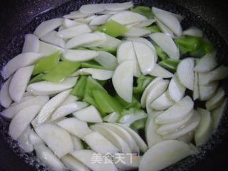 青椒瘦肉炒茭白的做法步骤：10