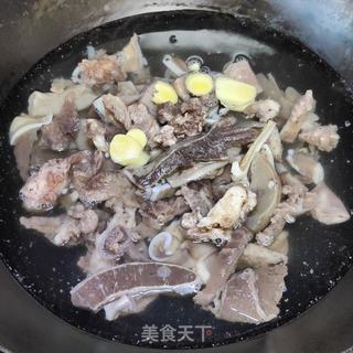 牛杂萝卜煲的做法步骤：4