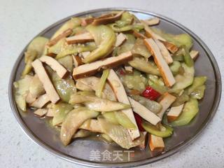 丝瓜炒五香豆腐干的做法步骤：6