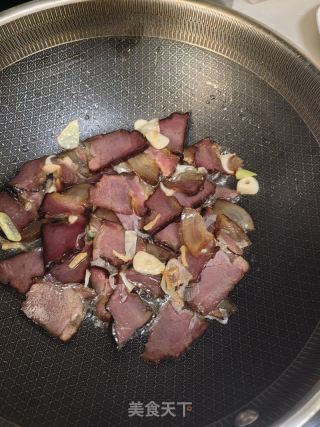 尖椒豆干炒腊肉的做法步骤：4