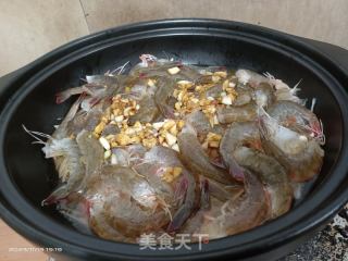 蒜蓉金针菇粉丝鲜虾煲的做法步骤：15