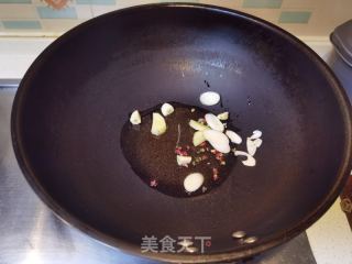 麻辣水煮肥牛金针菇的做法步骤：3