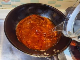 麻辣水煮肥牛金针菇的做法步骤：6