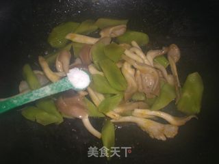 菇烧豆腐的做法步骤：4