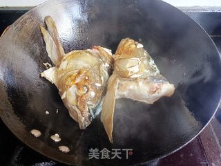 豆腐青鱼头汤的做法步骤：2