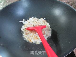 油麦菜炒海鲜菇的做法步骤：6