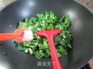 油麦菜炒海鲜菇的做法步骤：8