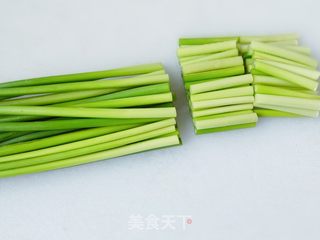 蒜薹炒肉的做法步骤：2