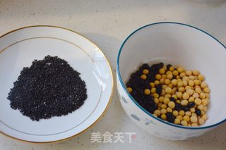 芝麻豆浆的做法步骤：1