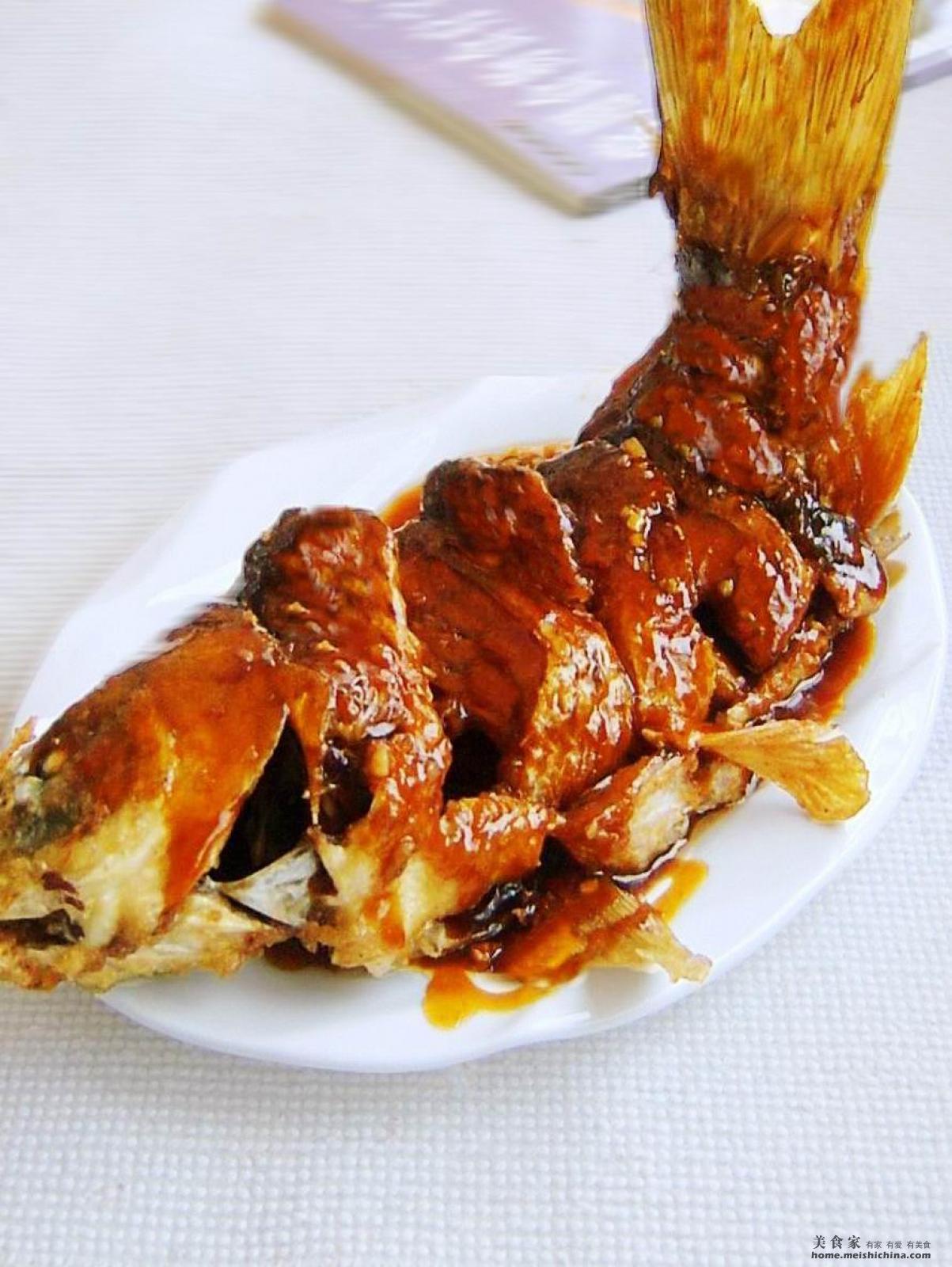 老济南的传统名菜——糖醋鲤鱼