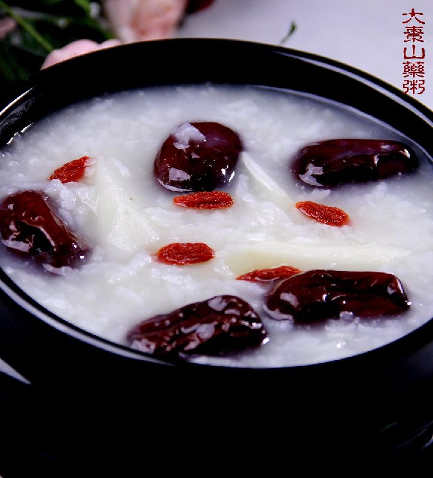 传统饮食红枣小米粥美食摄影图配图高清摄影大图-千库网