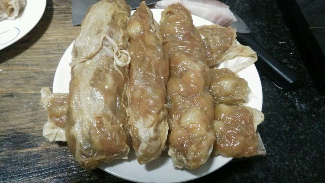 五香卷,算是老家特產把,每年過年必備的美食,可蒸可炸,我今天做的是蒸