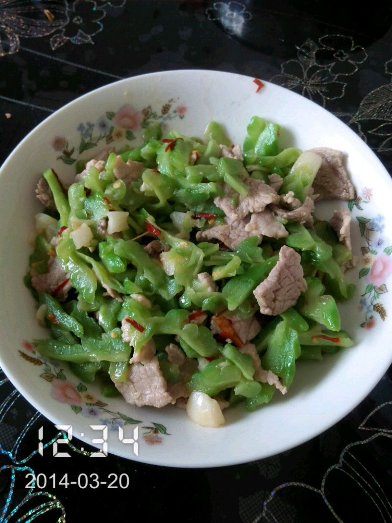 苦瓜炒肉榨菜肉丝紫菜汤