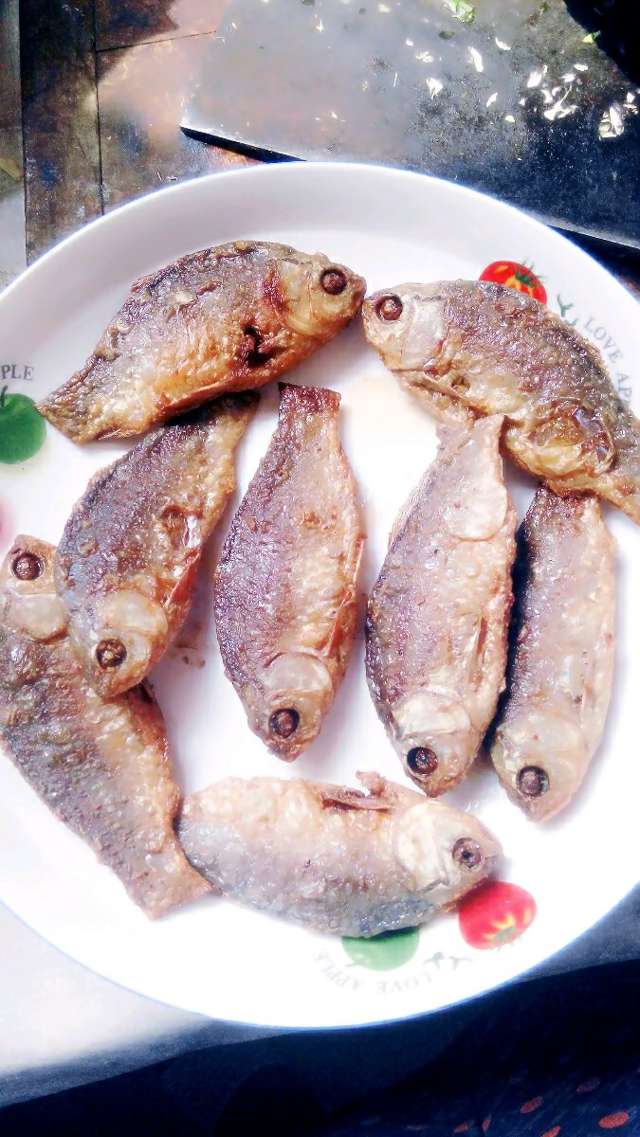 媽媽做的油炸鯽魚