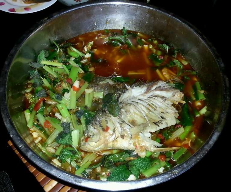 泡椒鯽魚和青湯椒麻魚,這是老公一大早和朋友釣的魚,一條花蓮,五條大