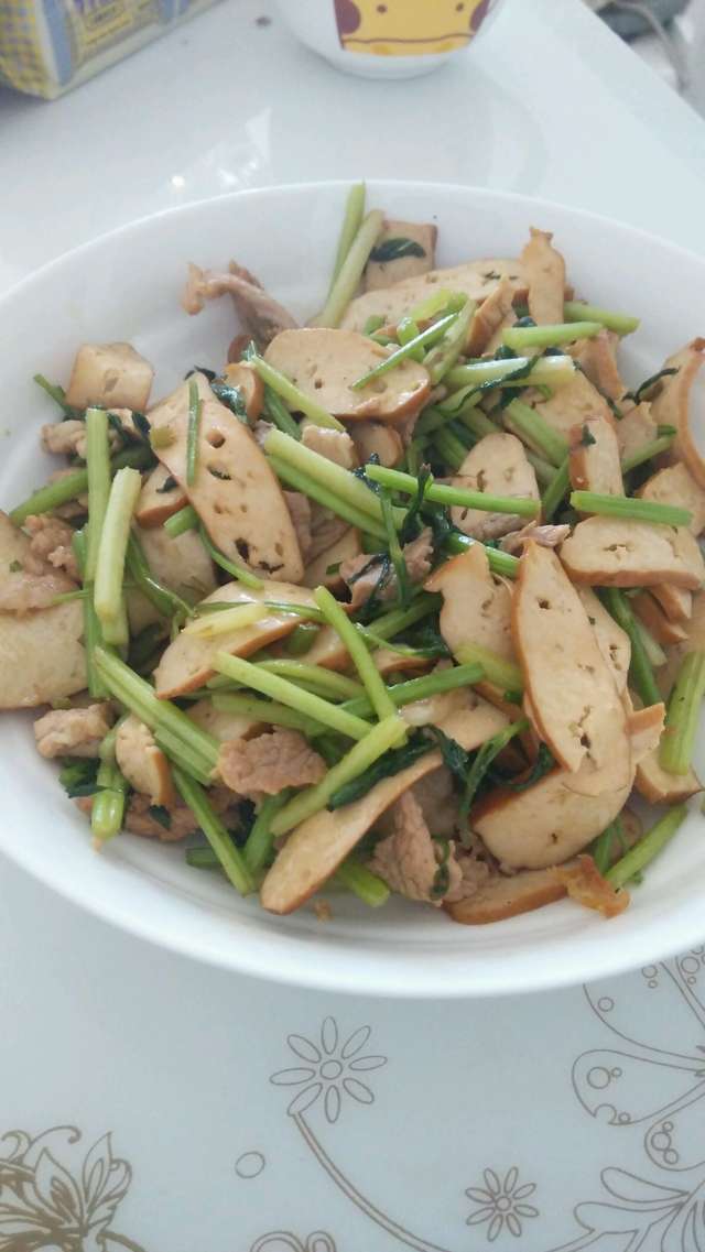 芹菜豆乾炒肉