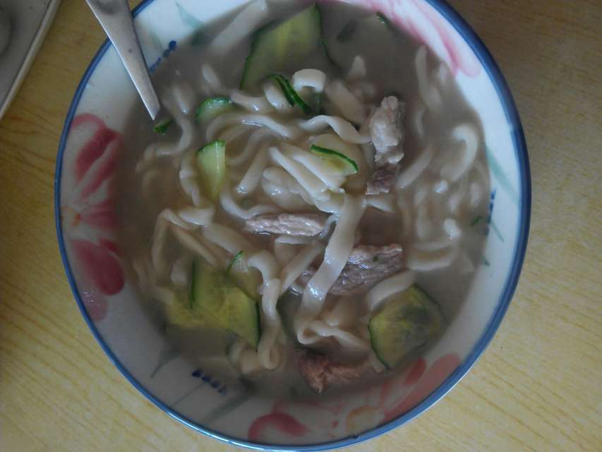 自己也特別喜歡做吃的兒子喜歡吃麵食,手擀麵是家常便飯