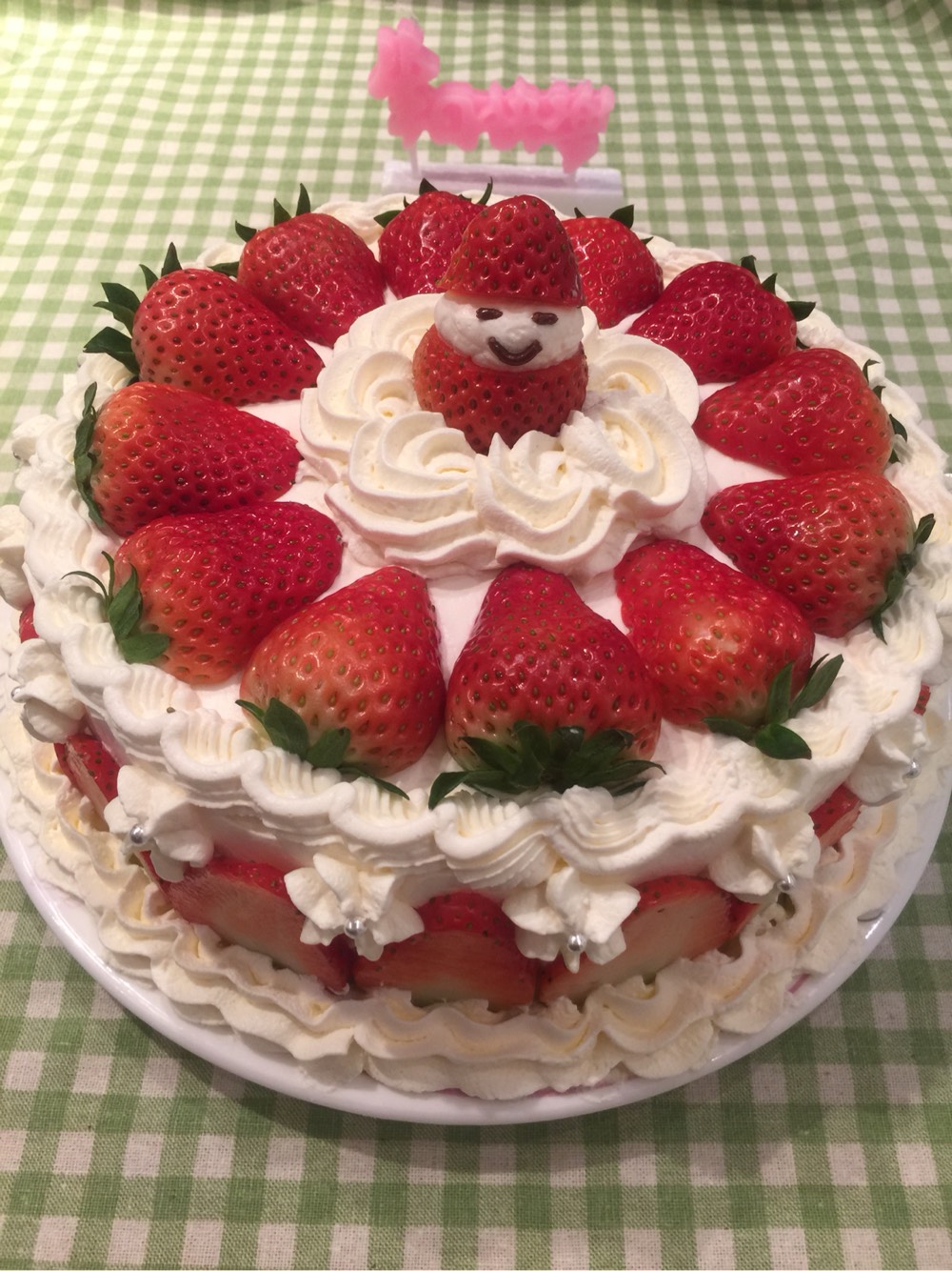 草莓生日蛋糕祝我的宝贝女儿生日快乐