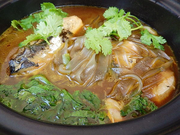 最爱砂锅菜:鱼头粉皮煲
