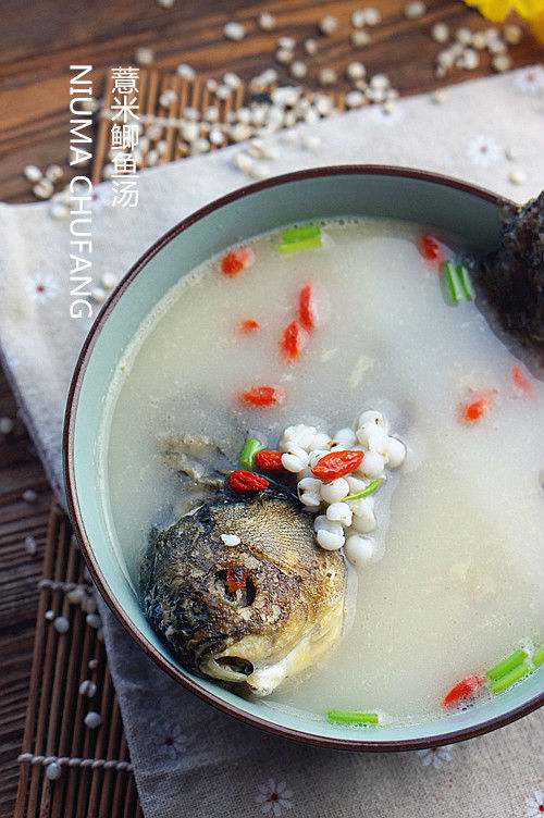 薏米鲫鱼汤夏天祛湿健脾喝这汤