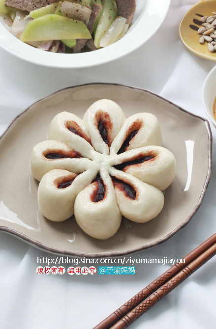 幸福像花儿开放---豆沙花朵包（附12款发面美食）