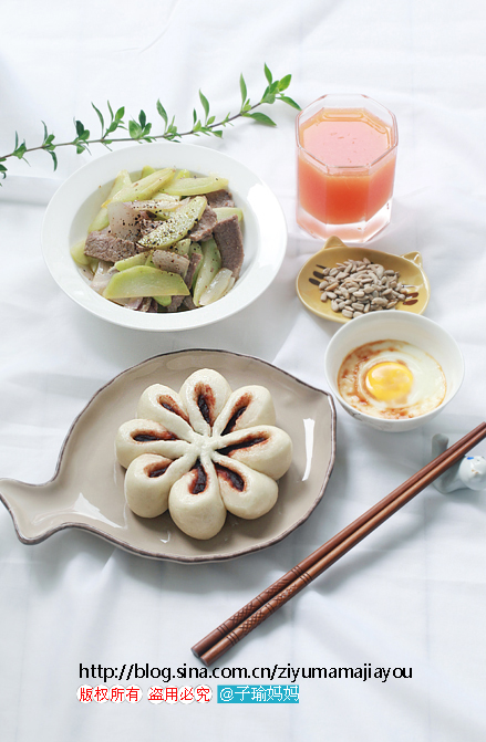 幸福像花儿开放---豆沙花朵包（附12款发面美食）