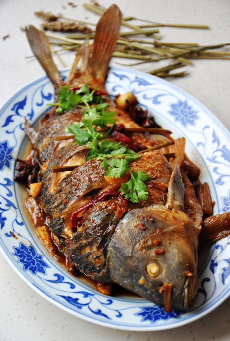 从山谷小村流传的一道闻名于世的东北特色菜——庆岭活鱼