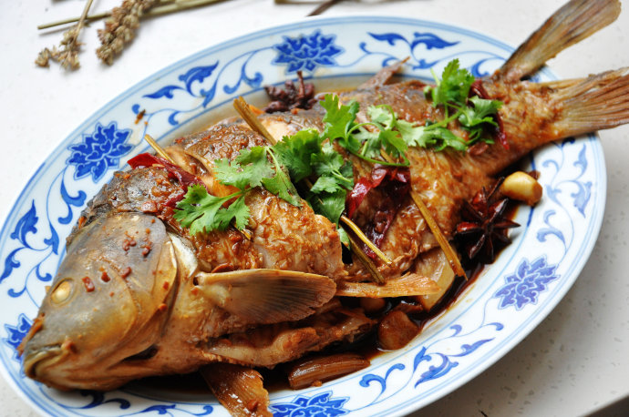 从山谷小村流传的一道闻名于世的东北特色菜——庆岭活鱼