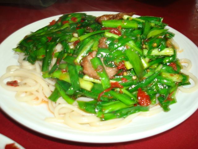 新疆韭菜肉拌面图片