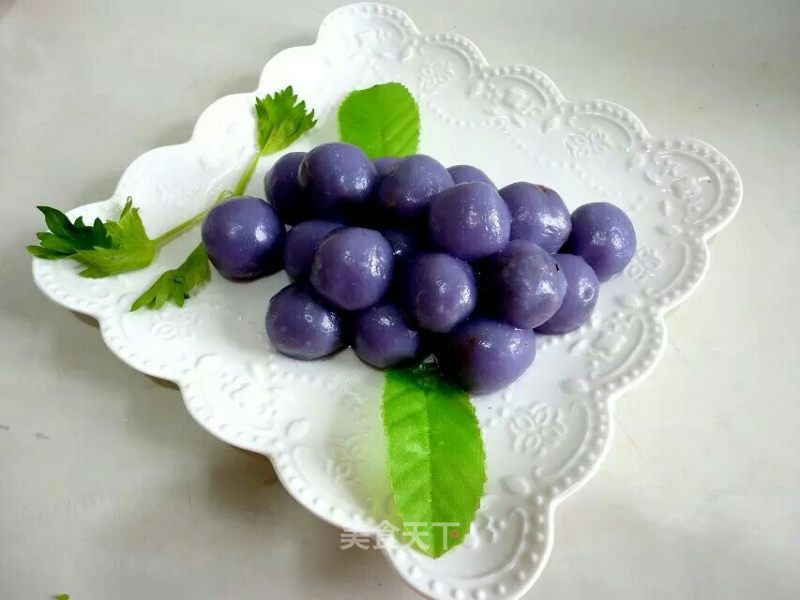 紫甘蓝汁澄面葡萄:剩点紫甘蓝,榨汁和澄粉糯米