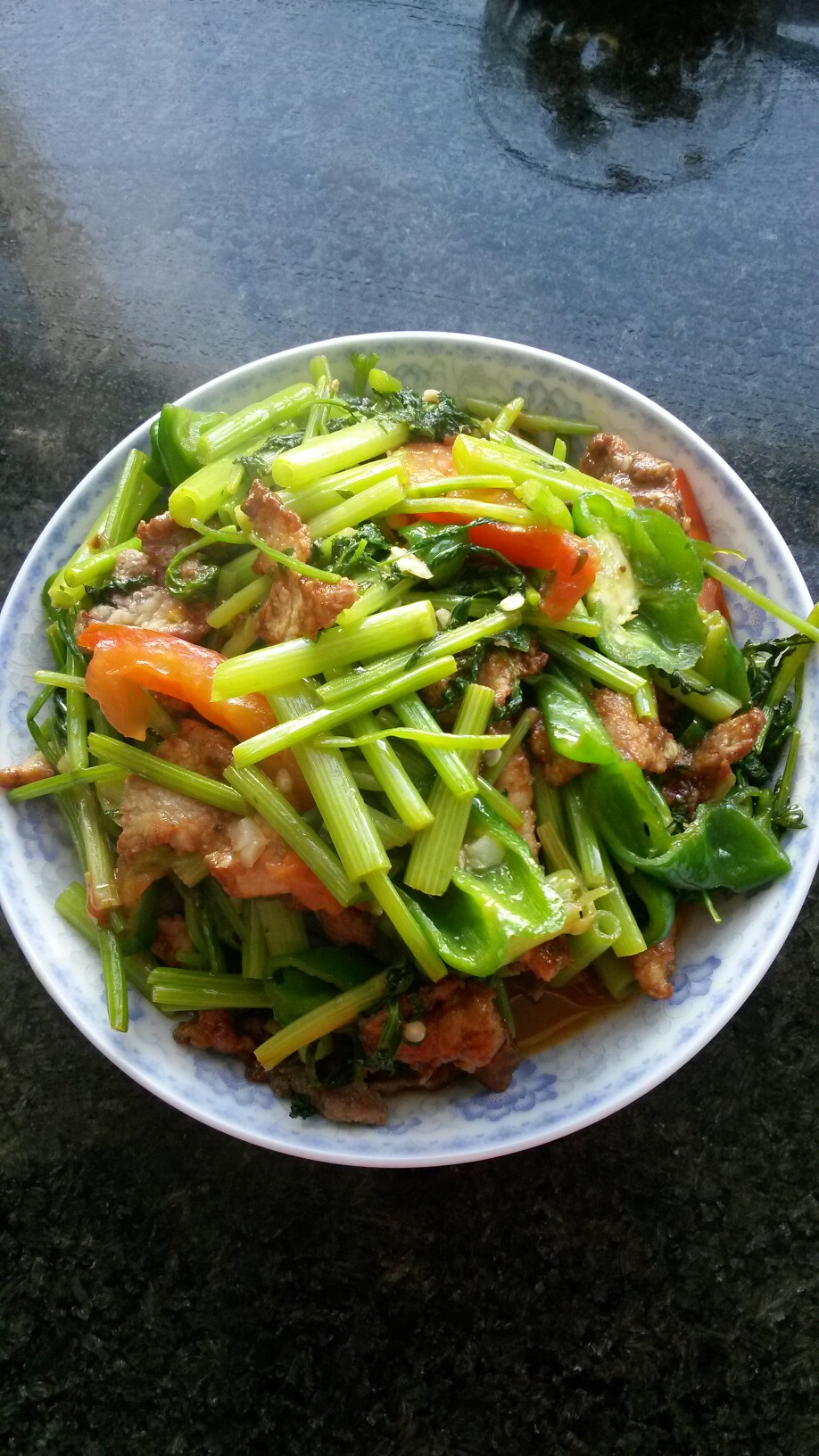 野芹菜炒肉图片图片