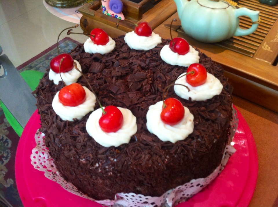 给儿子的十一岁生日准备的黑森林樱桃蛋糕
