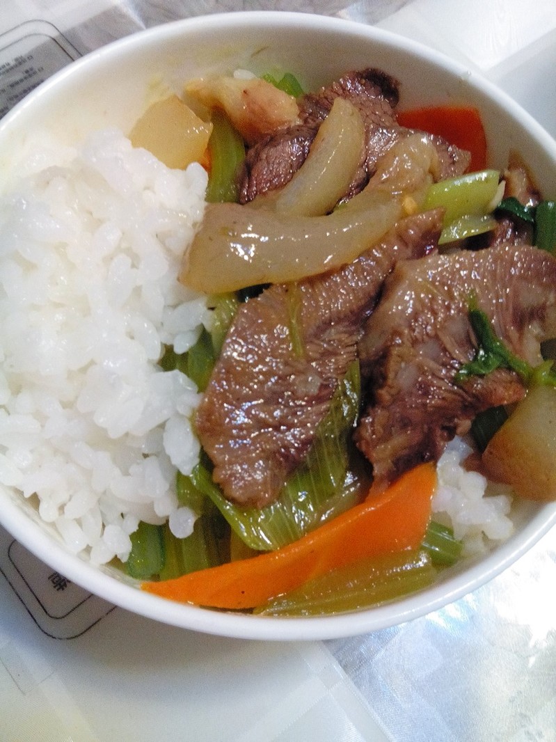 芹菜牛肉炒饭图片