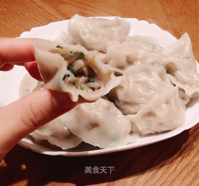 天津的素餃子主要成分是:豆芽菜,香菜,粉絲,醬豆腐,麻醬_jing安的筆記