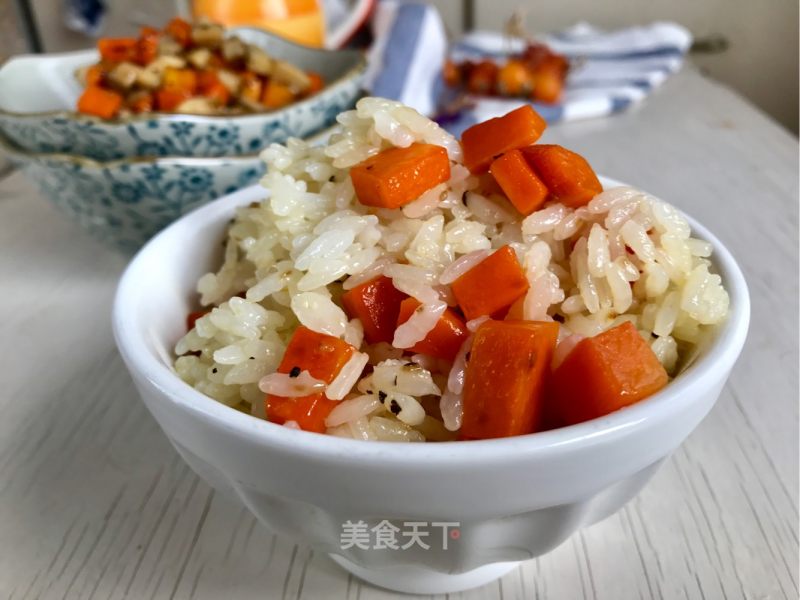 胡萝卜焖饭,芥末粉皮,西红柿紫菜汤,黑胡椒杏鲍