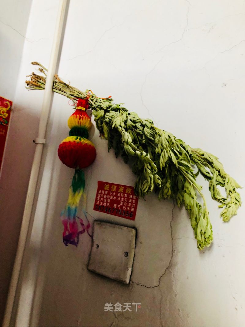 门口挂艾草正挂还是倒挂_艾草怎么挂门口才正确的图片_门口挂艾草有什么作用