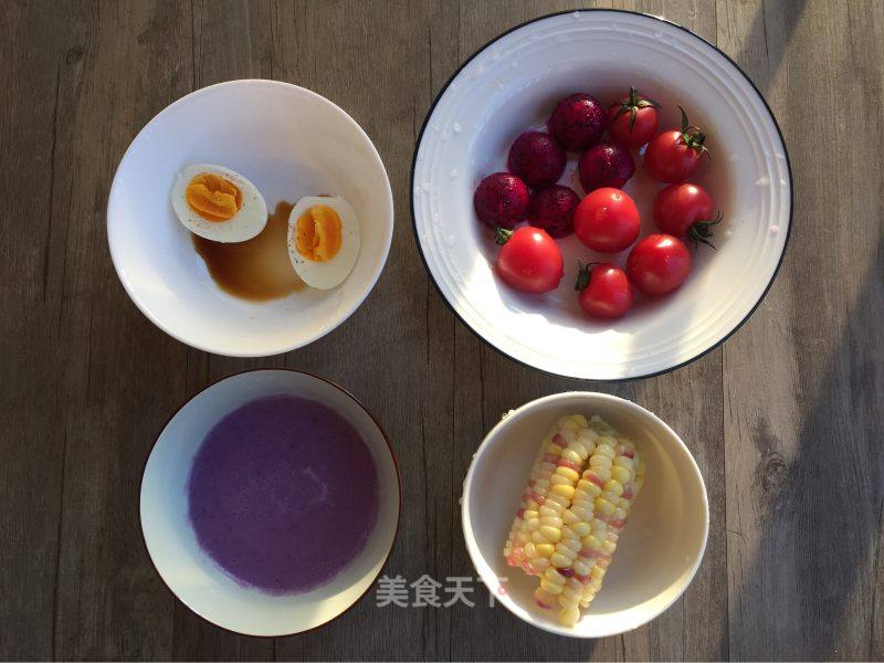 紫薯奶昔,煮鸡蛋,蒸玉米,火龙果,小番茄。